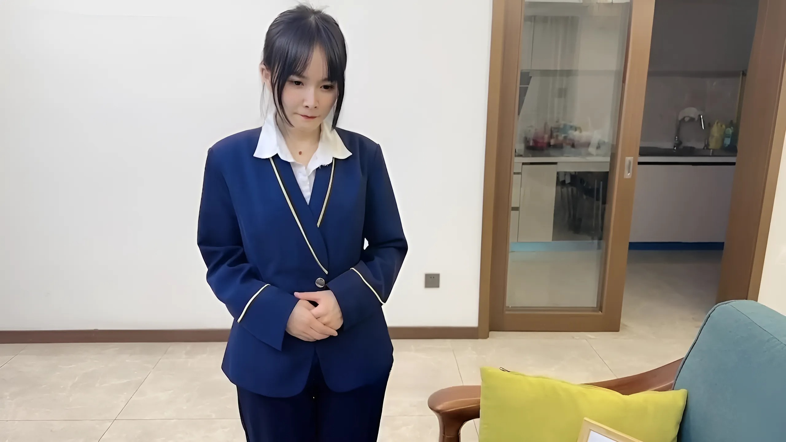 CM-41 หลังจากขึ้นเครื่องกับพนักงานต้อนรับบนเครื่องบินสุดเท่