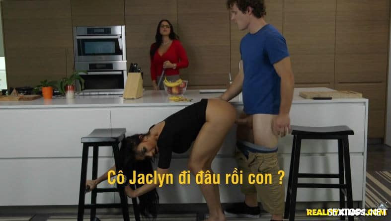 Makipaglaro sa matalik na kaibigan ng ina ni Vietsub